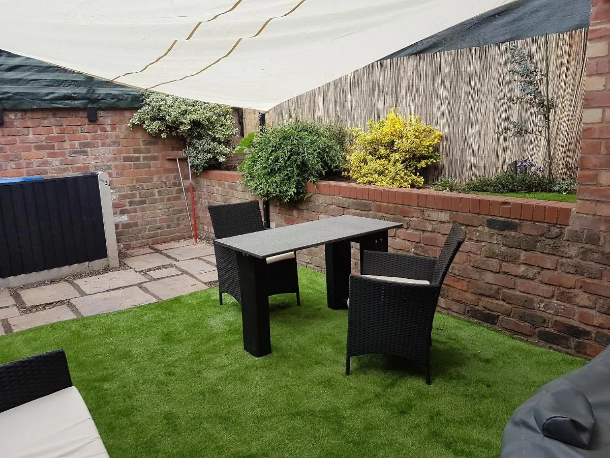 1, The Mews Villa Derby Holiday home